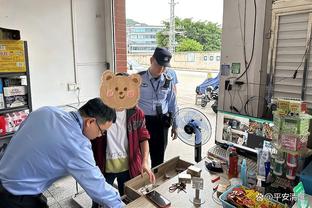 巴克利本场对阵阿森纳数据：1进球&6次争顶全部成功，评分7.4